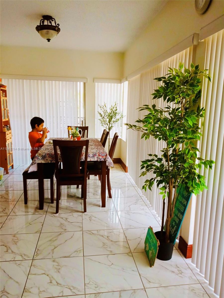EMERALD ISLES WEST PHASE 1 - Residential Lease