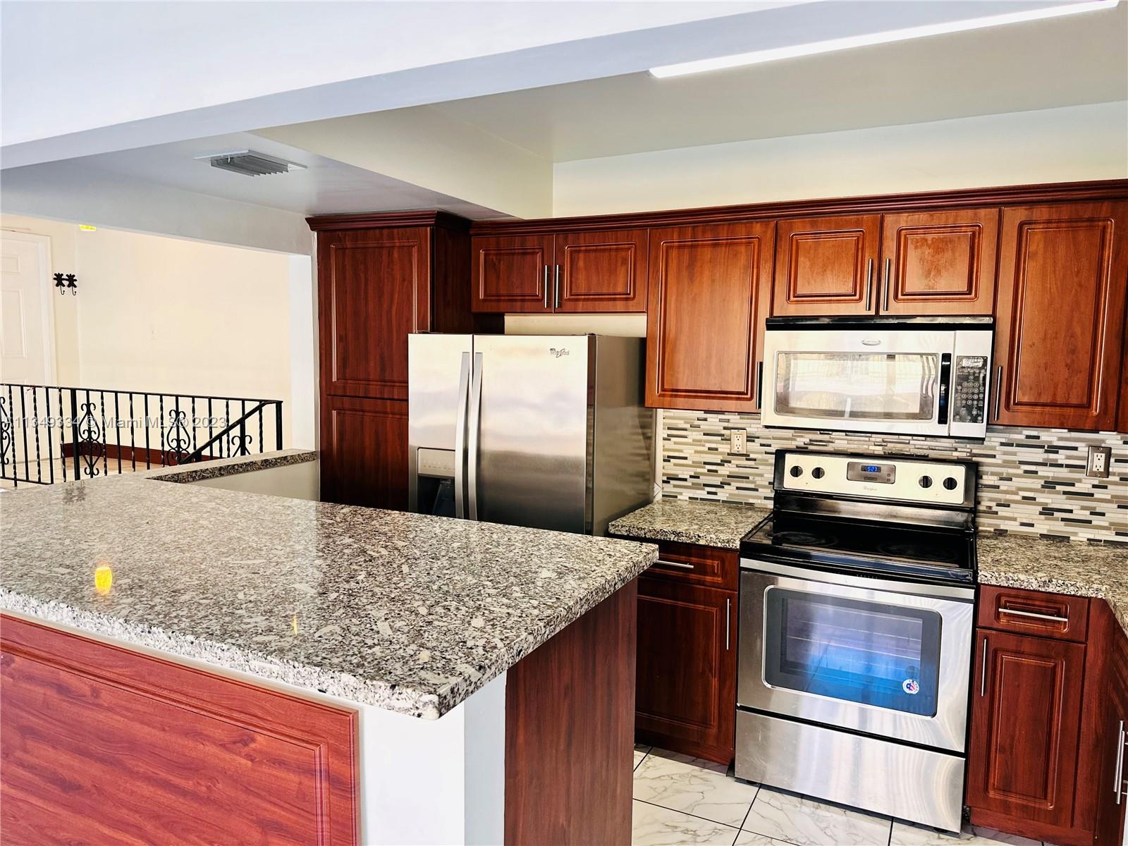 EMERALD ISLES WEST PHASE 1 - Residential Lease