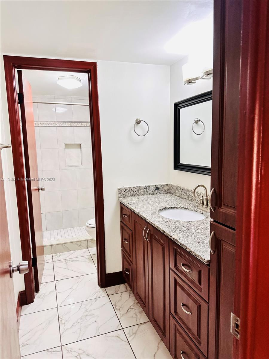 EMERALD ISLES WEST PHASE 1 - Residential Lease