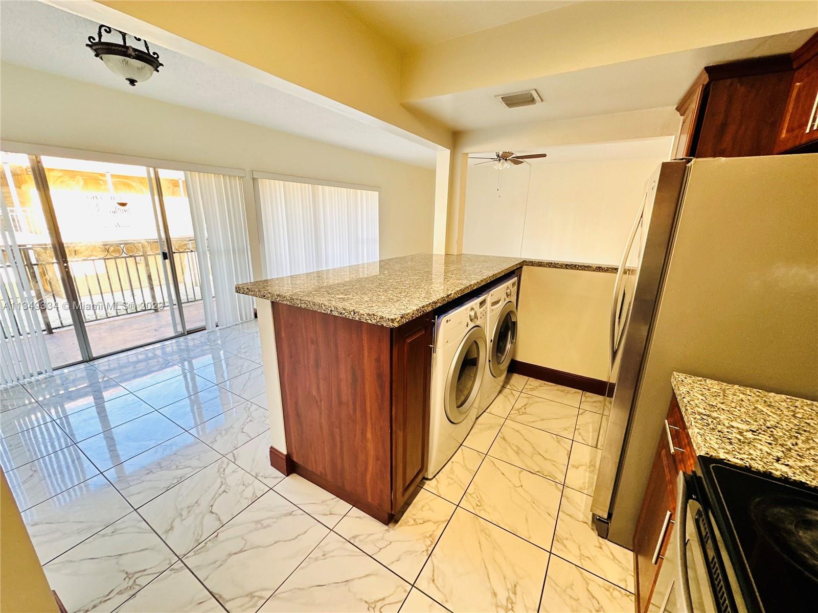 EMERALD ISLES WEST PHASE 1 - Residential Lease
