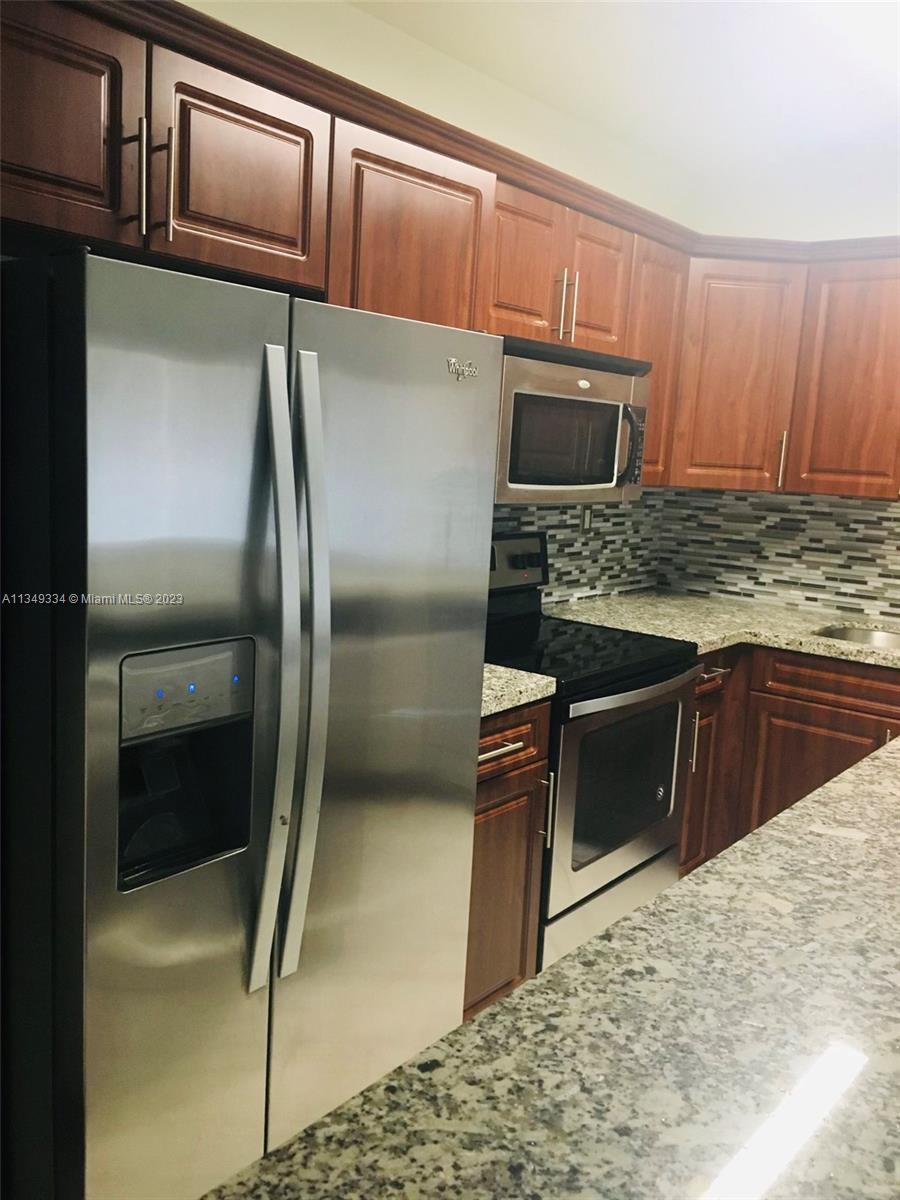 EMERALD ISLES WEST PHASE 1 - Residential Lease