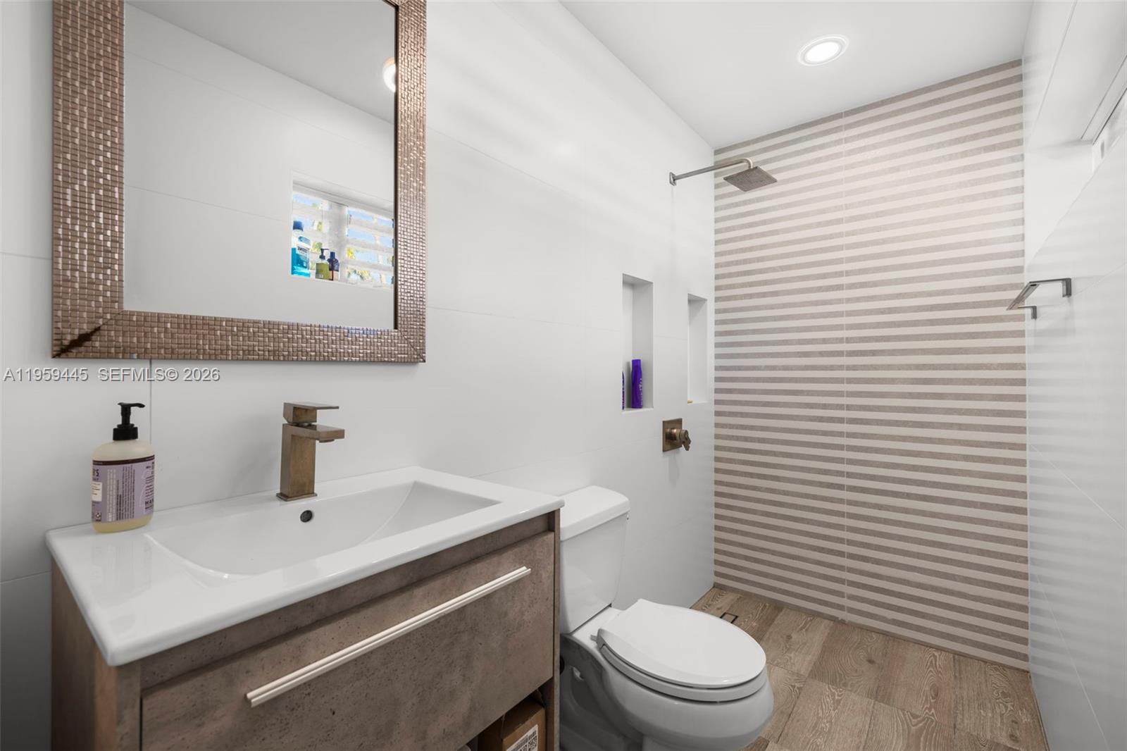 DAVIS HARBOR - Residential