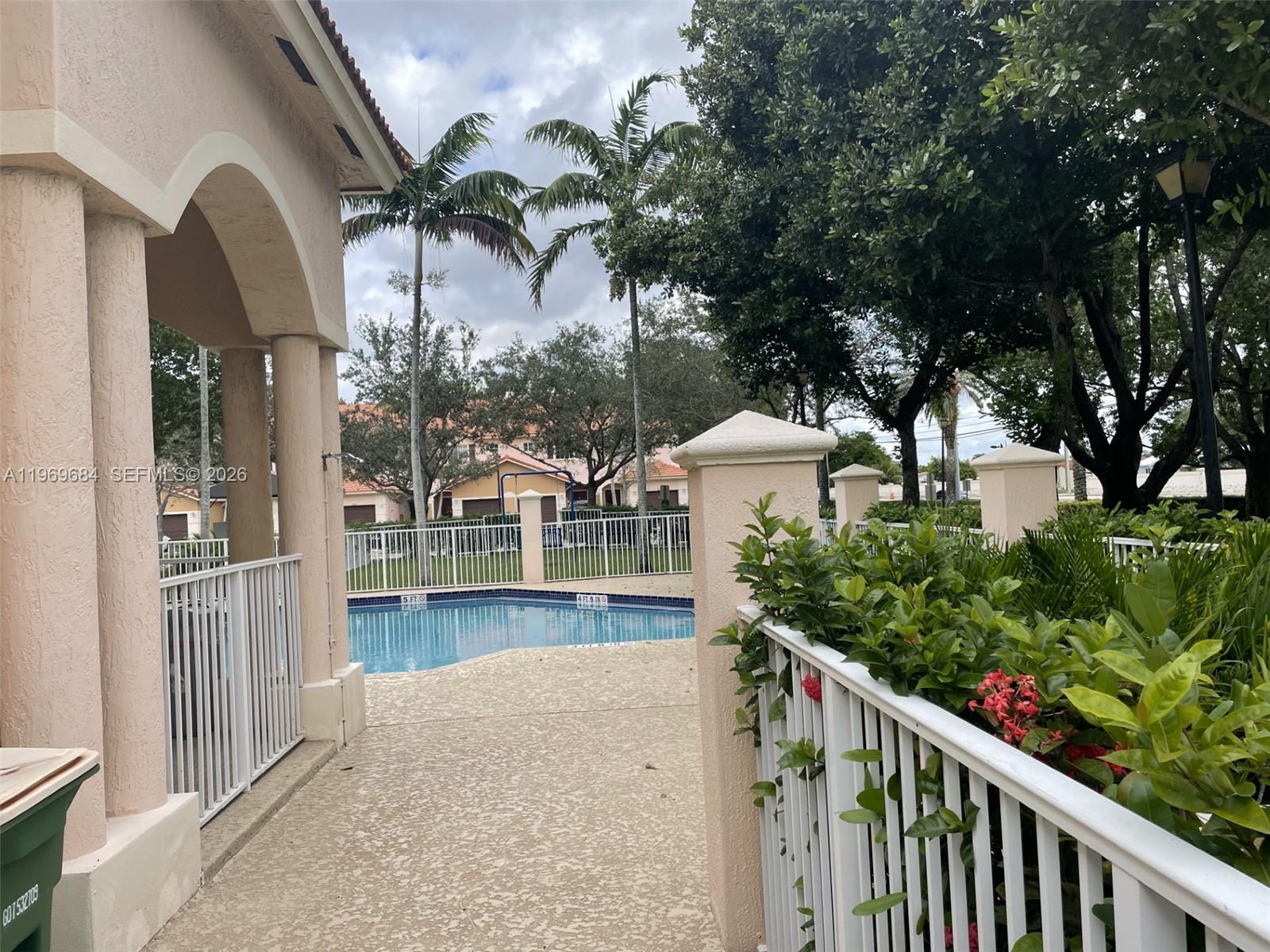 WOODLAND VILLAS 1ST ADD - Residential Lease