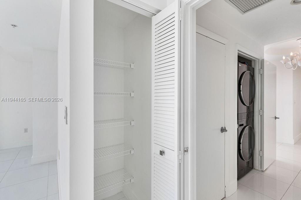 VIZCAYNE SOUTH CONDO - Residential