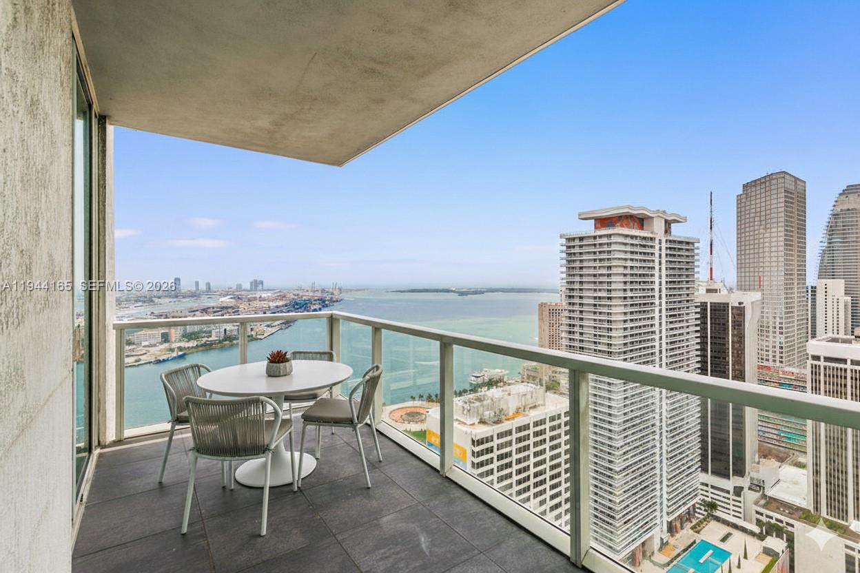 VIZCAYNE SOUTH CONDO - Residential