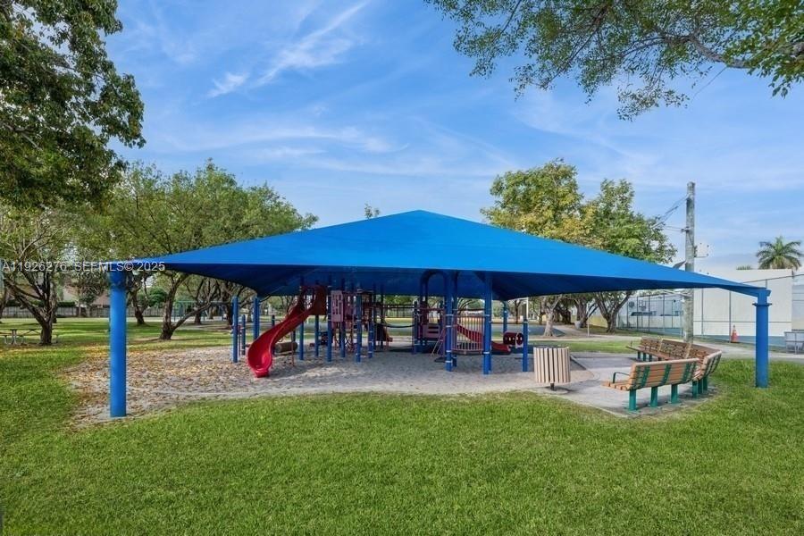 SUNSET PALMS WEST CONDO - Residential