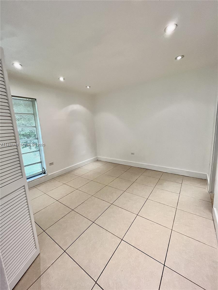 SUNSET PALMS WEST CONDO - Residential