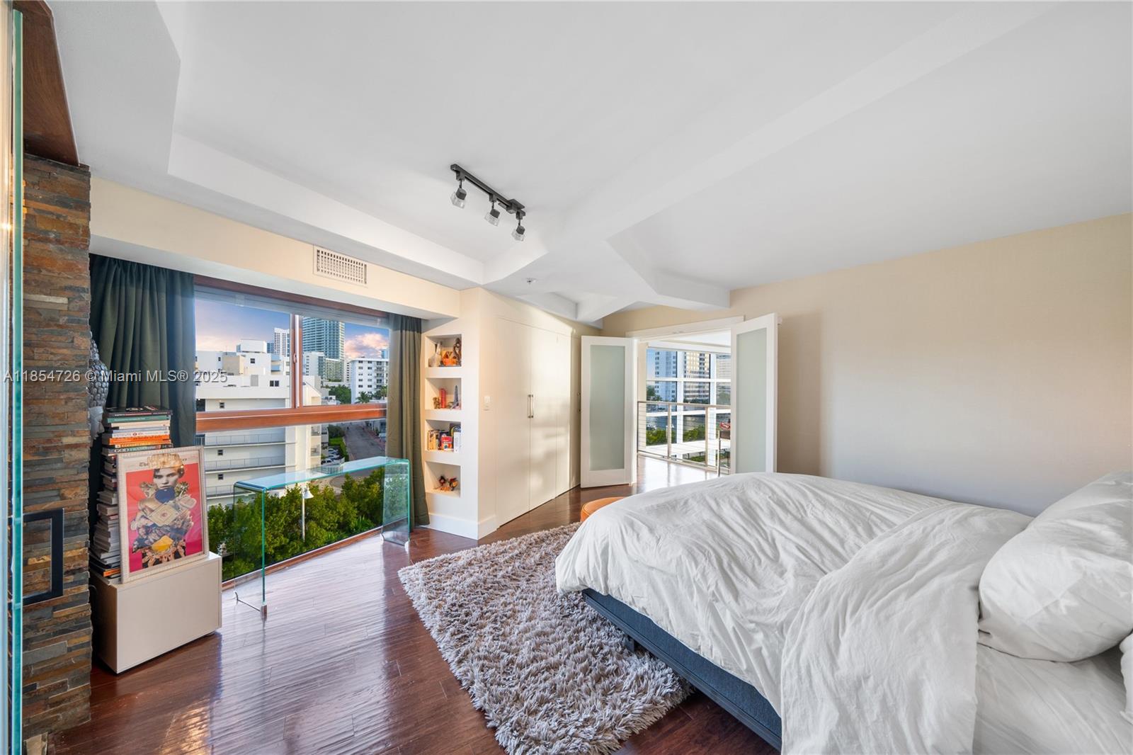 THE LOFTS AT SOUTH BEACH - Residential Lease