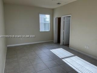 Beautiful well maintained studio in West Kendall (Kendall Commons). Walking distance to Publix, BJ's, Aldi, Restaurants, West Kendall Baptist Hospital and much more. Don't miss out!!!! Realtors bring your well qualified
tenants (Background check, credit and eviction report required). Landlord requiring First, last and security deposit.
Call listing agent for showings.