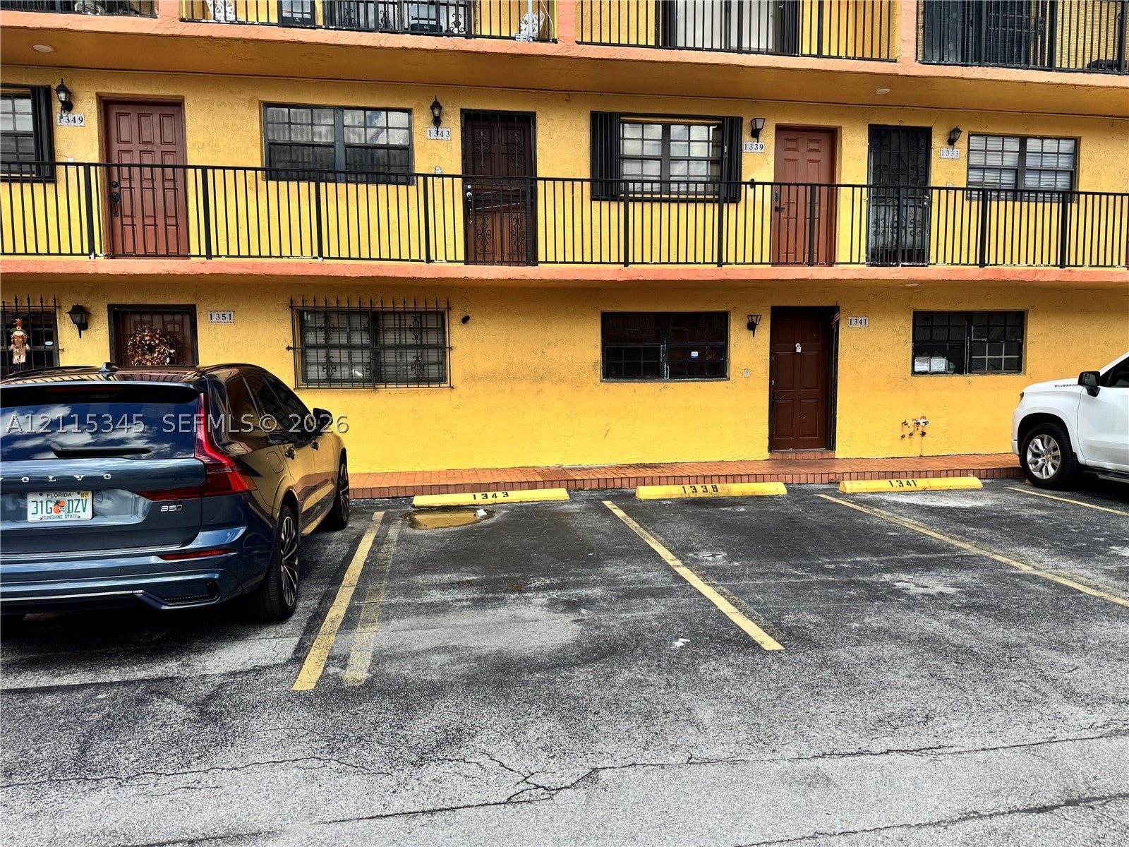 1343 W 51st Pl