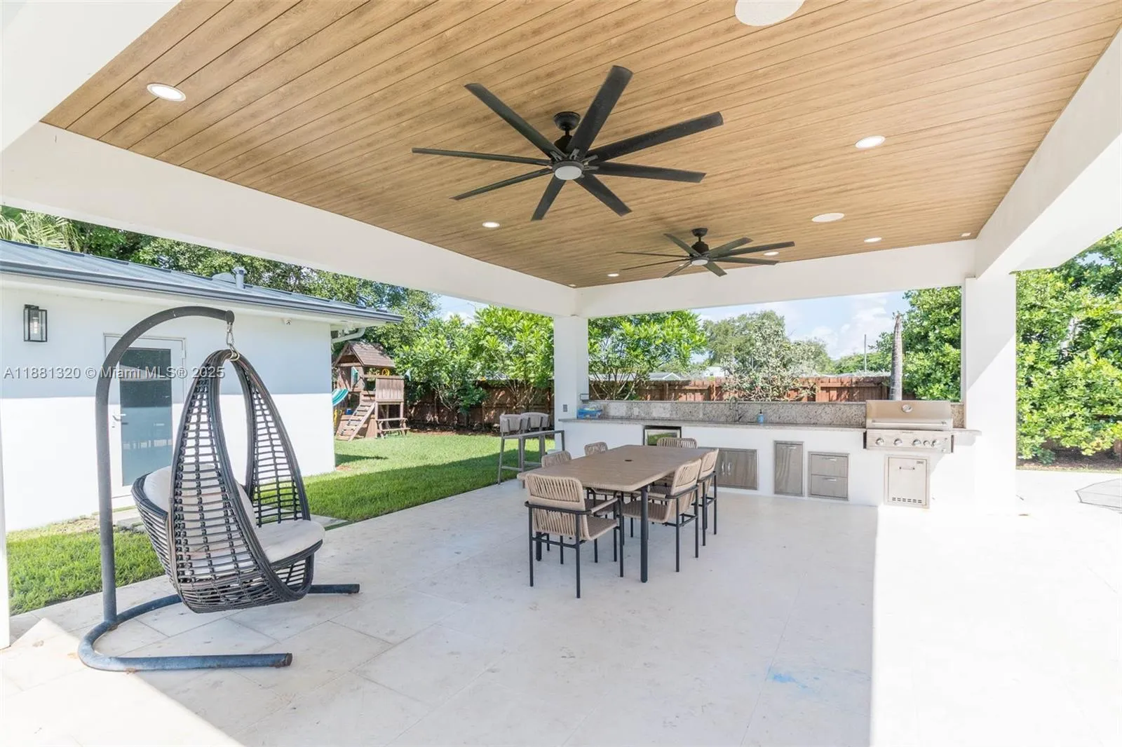 Palmetto Bay, Florida 33158, United States, 5 Bedrooms Bedrooms, ,4 BathroomsBathrooms,Residential,Active,213948