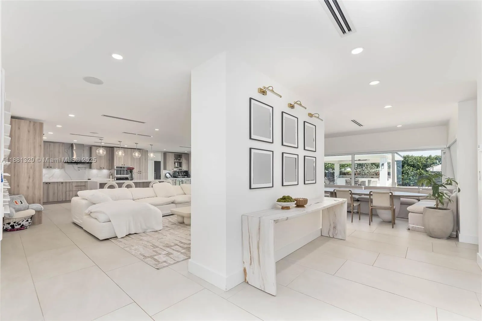 Palmetto Bay, Florida 33158, United States, 5 Bedrooms Bedrooms, ,4 BathroomsBathrooms,Residential,Active,213948