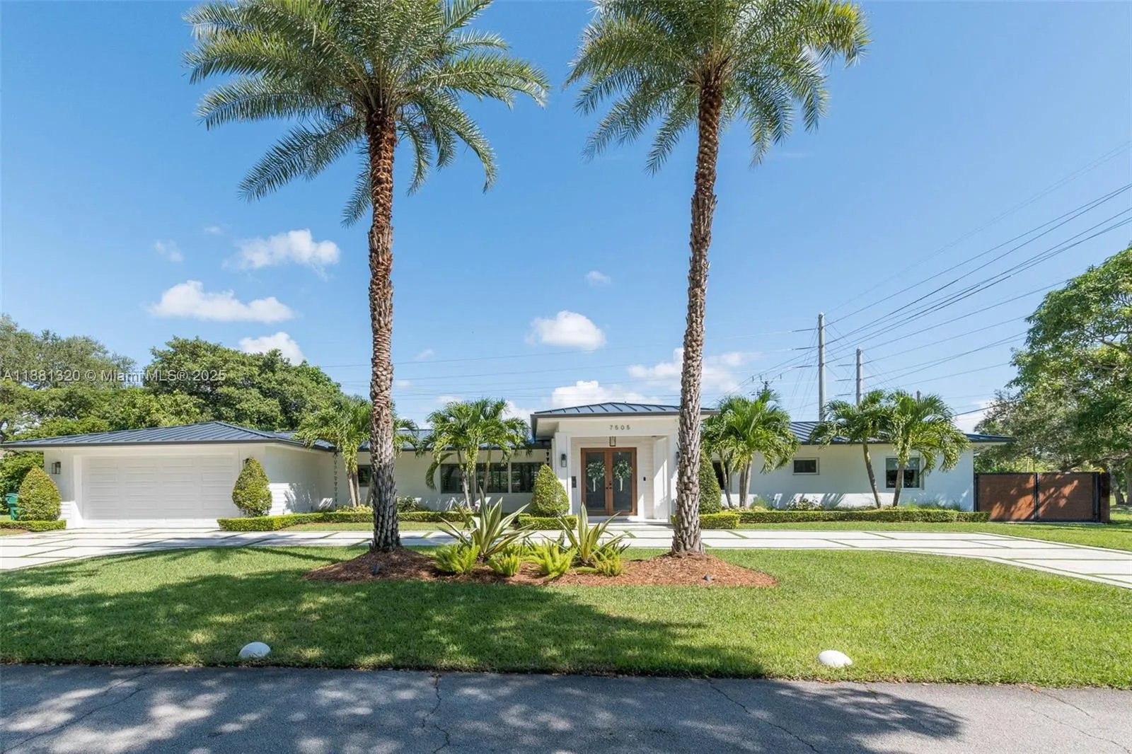 Palmetto Bay, Florida 33158, United States, 5 Bedrooms Bedrooms, ,4 BathroomsBathrooms,Residential,Active,213948