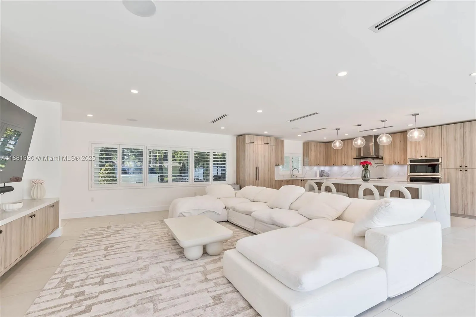 Palmetto Bay, Florida 33158, United States, 5 Bedrooms Bedrooms, ,4 BathroomsBathrooms,Residential,Active,213948