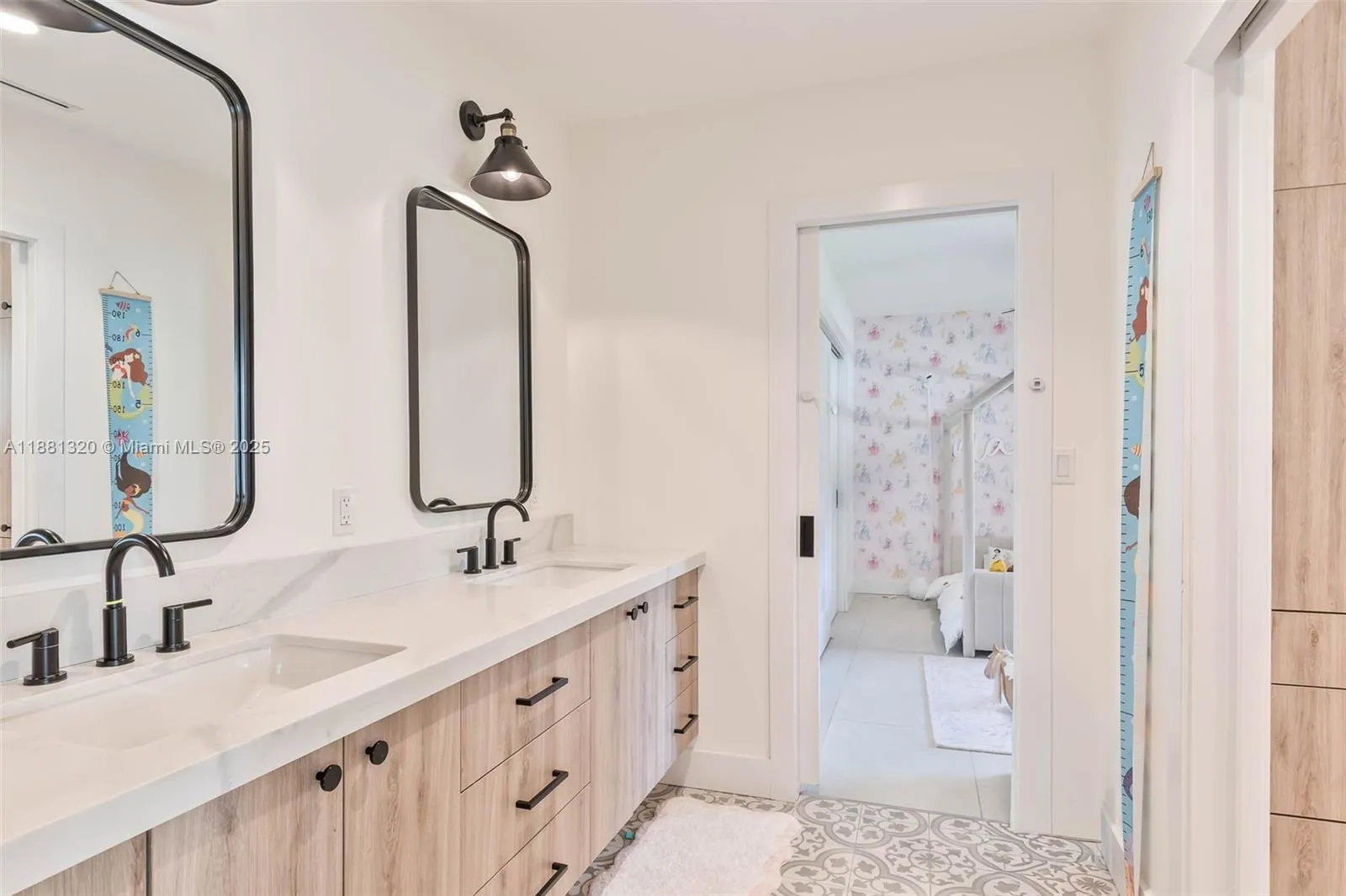 Palmetto Bay, Florida 33158, United States, 5 Bedrooms Bedrooms, ,4 BathroomsBathrooms,Residential,Active,213948