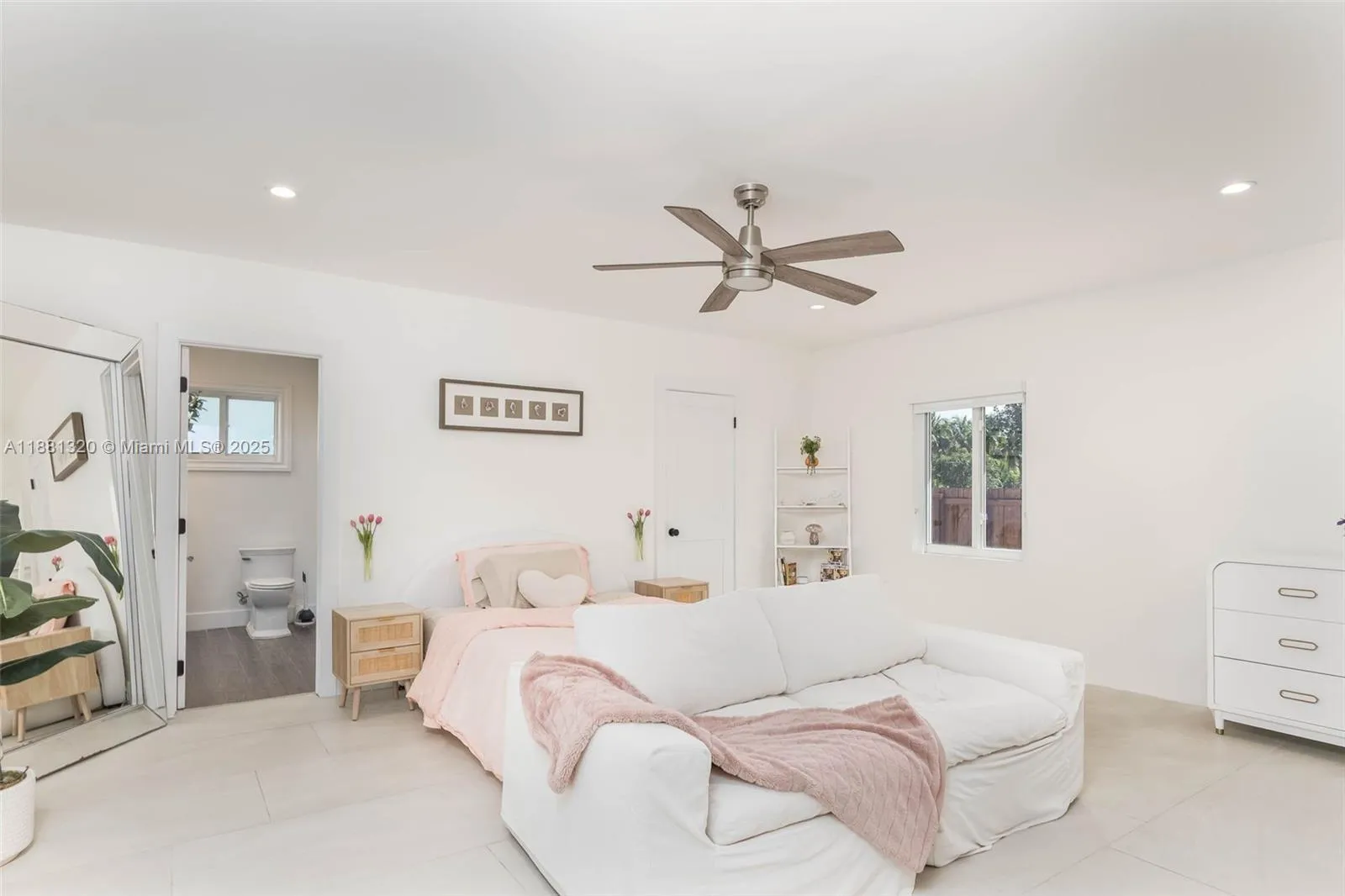 Palmetto Bay, Florida 33158, United States, 5 Bedrooms Bedrooms, ,4 BathroomsBathrooms,Residential,Active,213948