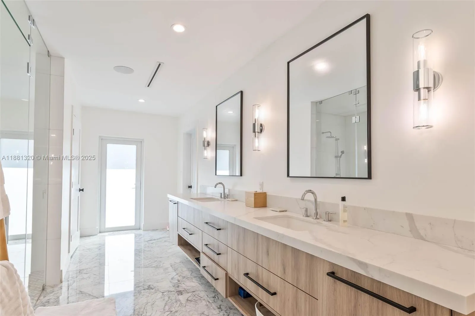 Palmetto Bay, Florida 33158, United States, 5 Bedrooms Bedrooms, ,4 BathroomsBathrooms,Residential,Active,213948