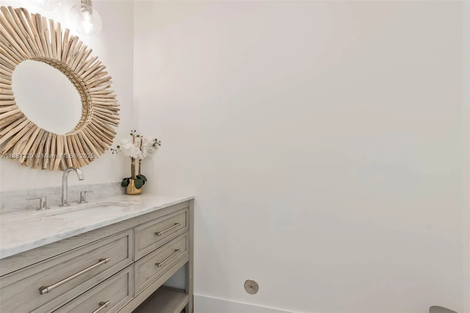 Palmetto Bay, Florida 33158, United States, 5 Bedrooms Bedrooms, ,4 BathroomsBathrooms,Residential,Active,213948