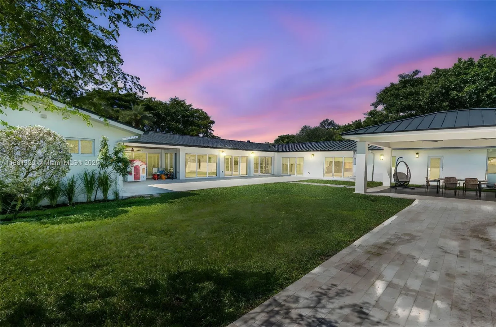 Palmetto Bay, Florida 33158, United States, 5 Bedrooms Bedrooms, ,4 BathroomsBathrooms,Residential,Active,213948