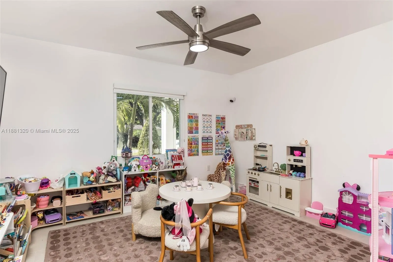 Palmetto Bay, Florida 33158, United States, 5 Bedrooms Bedrooms, ,4 BathroomsBathrooms,Residential,Active,213948