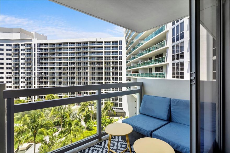 This large one-bedroom unit with a walk-in closet features a balcony overlooking the flamingo garden and offering incredible bay views. It is within walking distance to Lincoln Road shops, restaurants, and the beach. Flamingo Point South Beach provides the best in first-class living and amenities, including two infinity pools, a spa, a worldclass fitness center offering yoga and spinning boot camp classes, a day spa/salon, and a boutique bar providing poolside lounge services. On-site services, such as Pura Vida and Margot Bar & Bistro, The building offers rental potential for both long-term and short-term rentals. It presents a great opportunity for investors seeking a second home for winter and business.