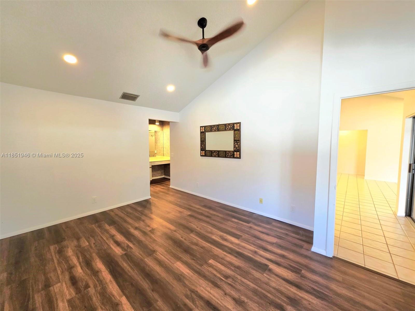 COUNTRY ISLES - Residential Lease