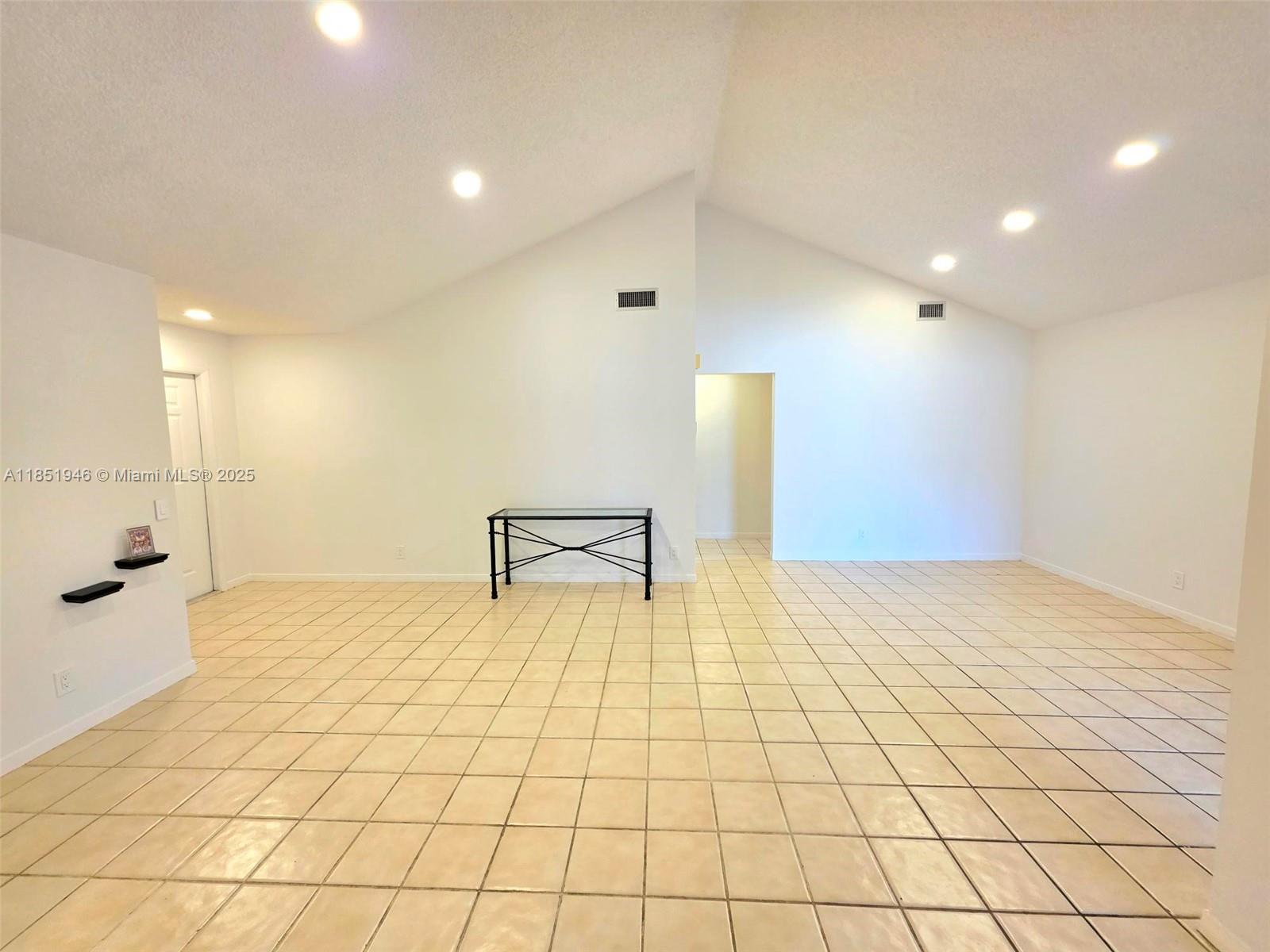 COUNTRY ISLES - Residential Lease