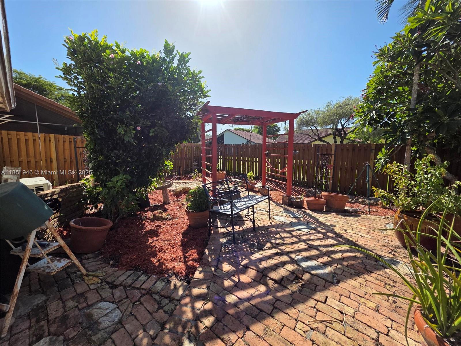 COUNTRY ISLES - Residential Lease