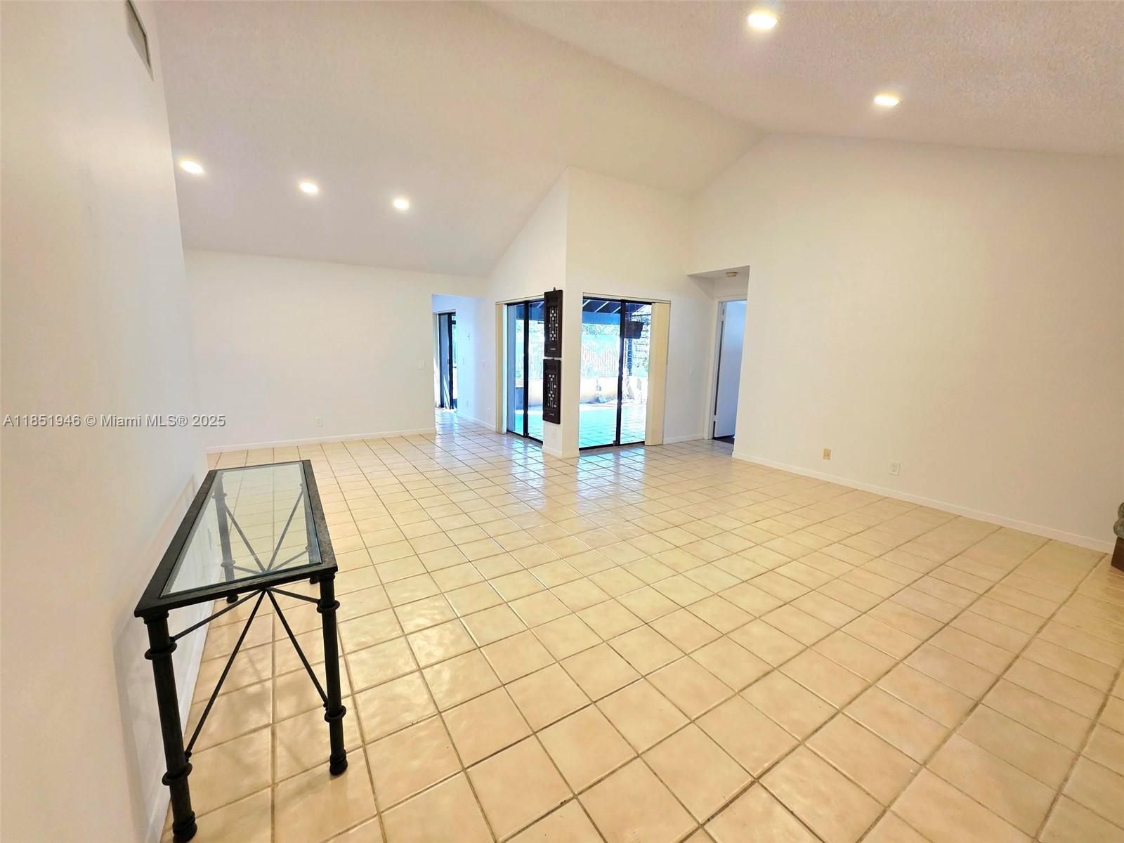 COUNTRY ISLES - Residential Lease