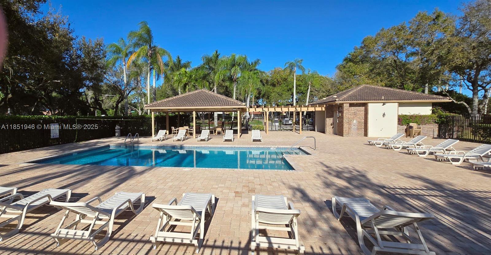 COUNTRY ISLES - Residential Lease