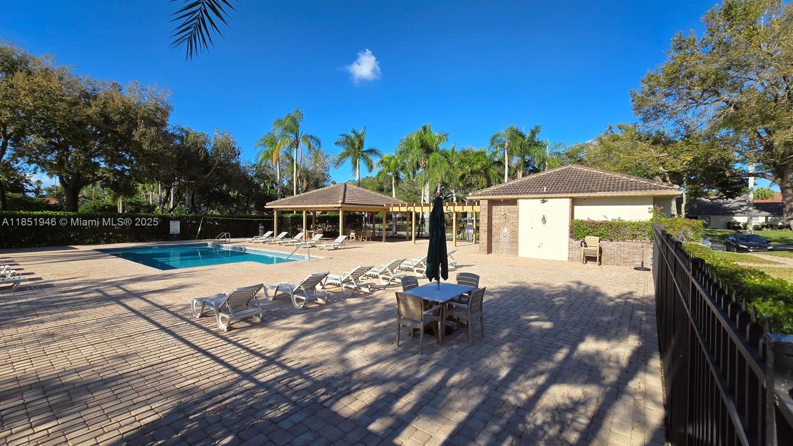 COUNTRY ISLES - Residential Lease