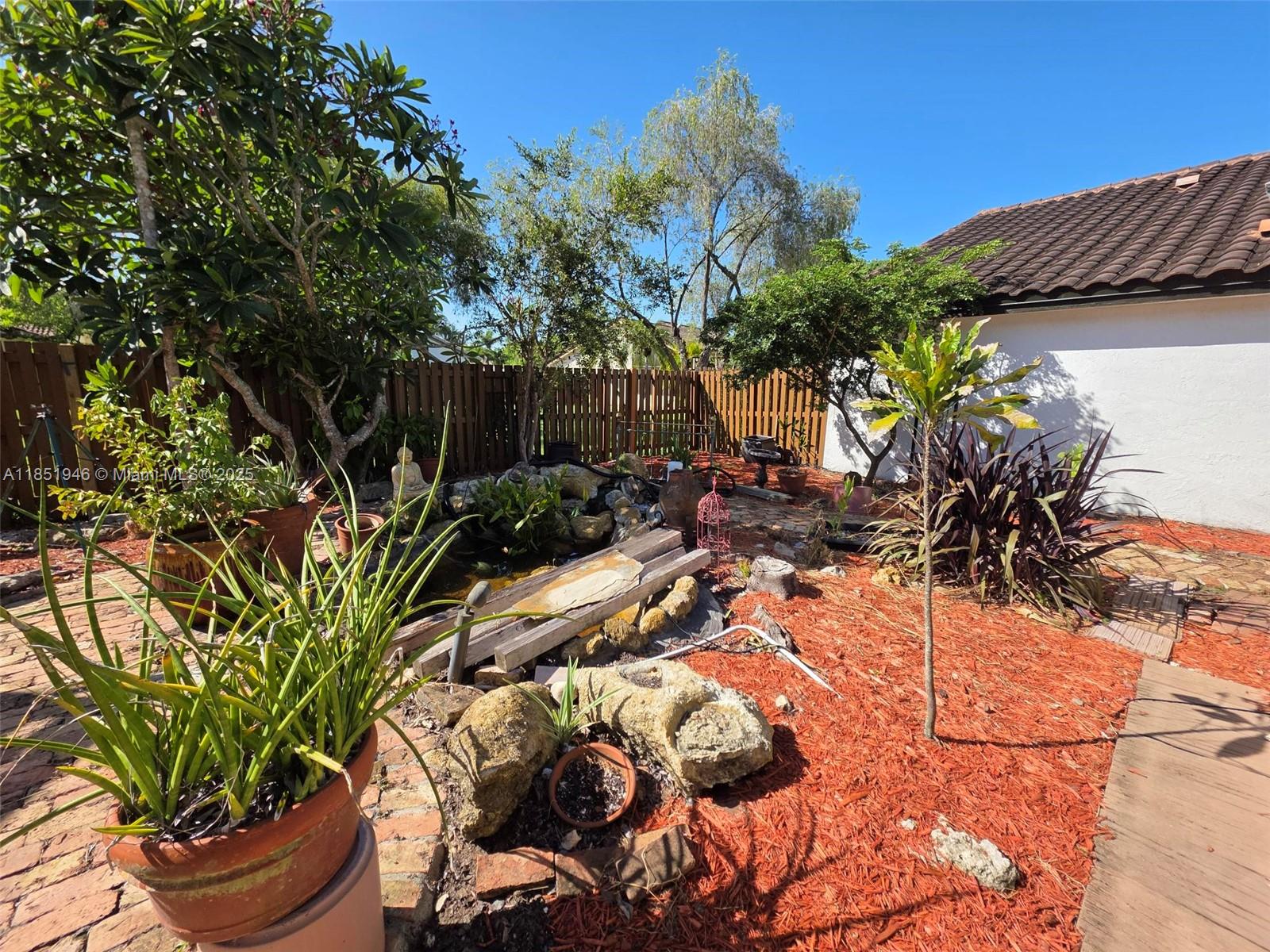 COUNTRY ISLES - Residential Lease