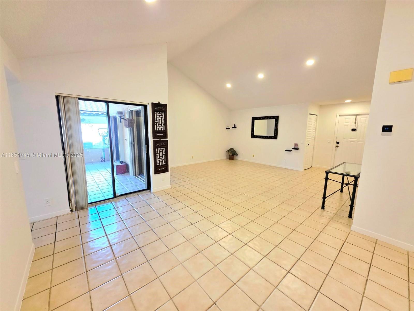 COUNTRY ISLES - Residential Lease