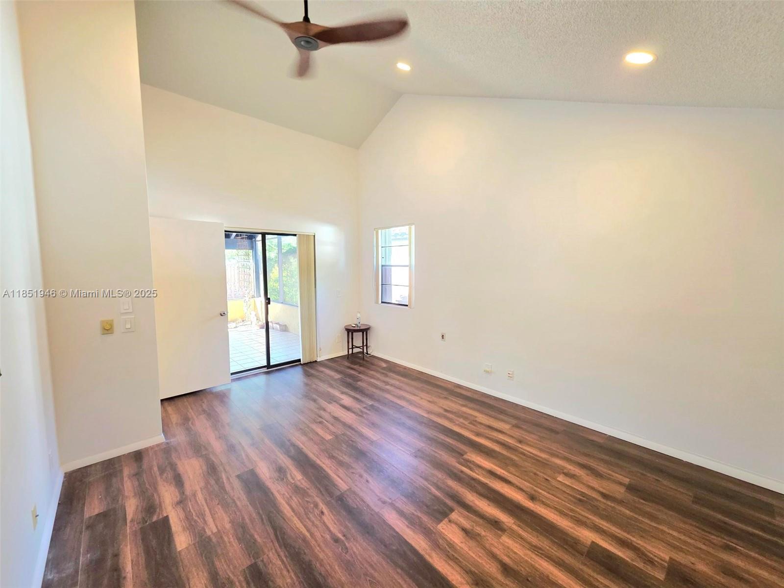 COUNTRY ISLES - Residential Lease