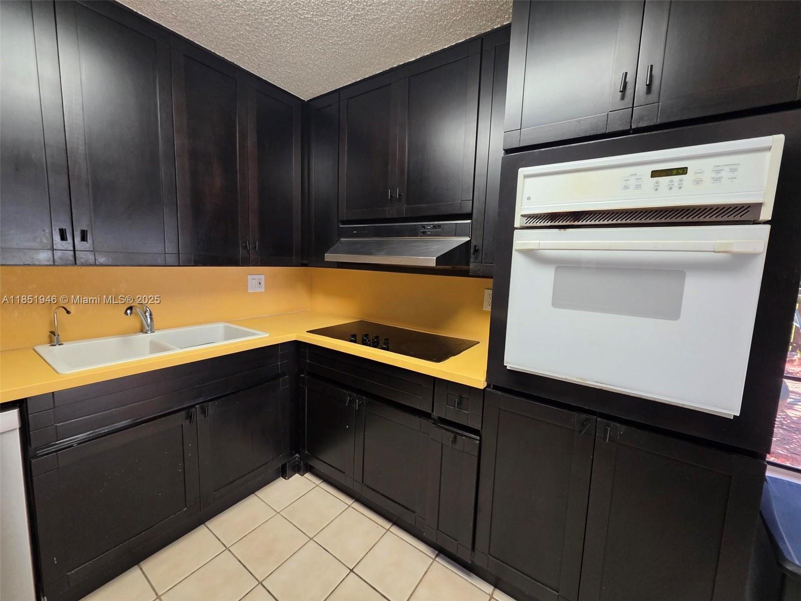 COUNTRY ISLES - Residential Lease