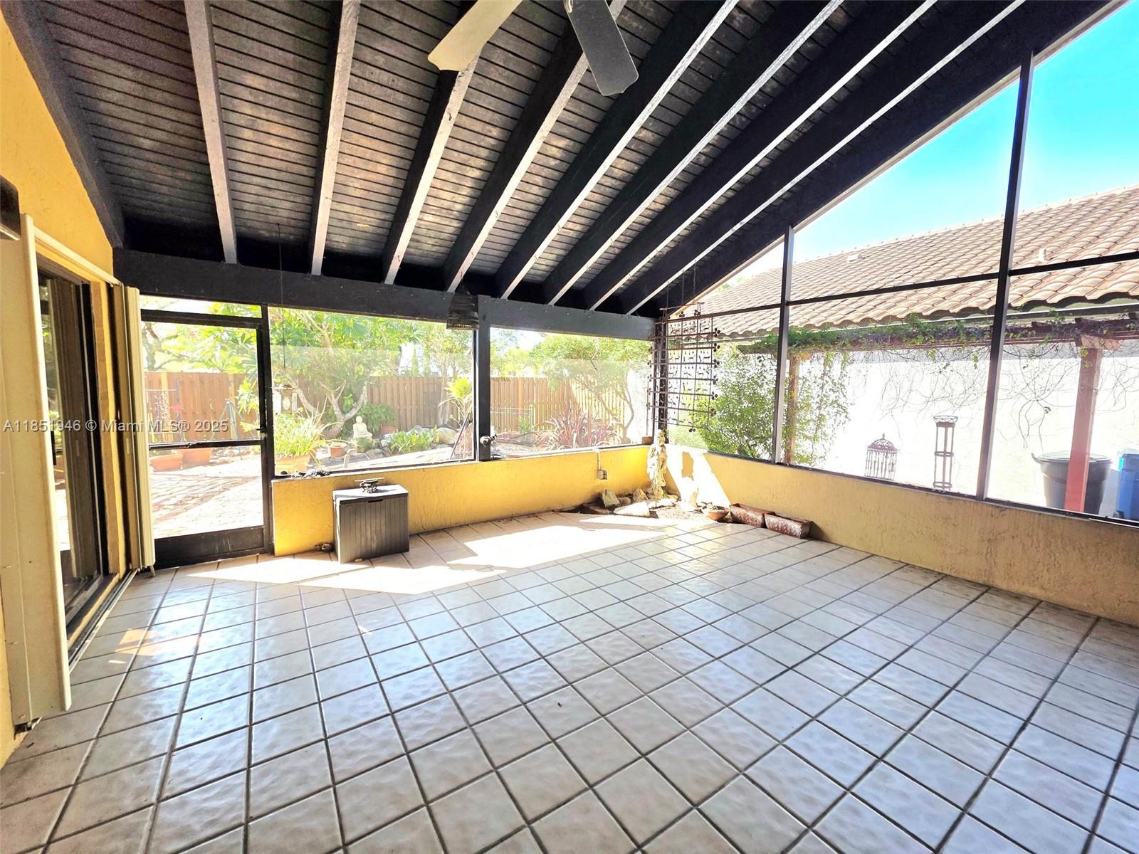 COUNTRY ISLES - Residential Lease