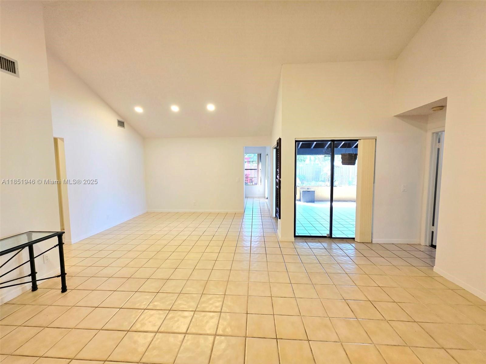 COUNTRY ISLES - Residential Lease