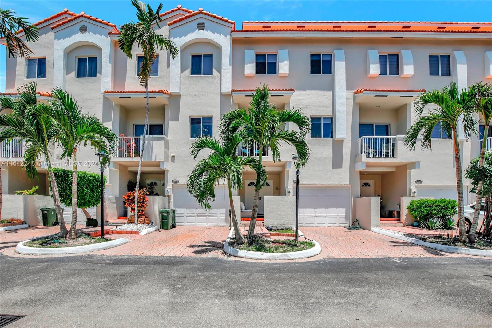 MARINA COVE AT HARBOR VIL - Residential