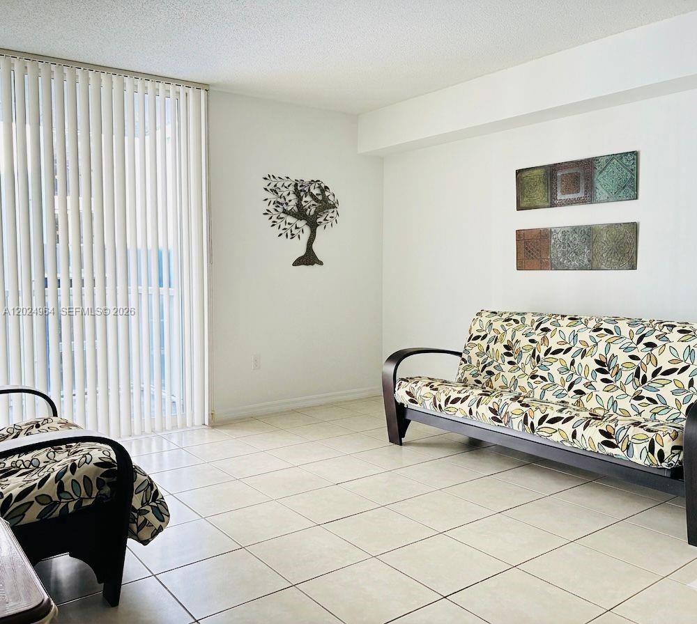 5085 NW 7th St 909
