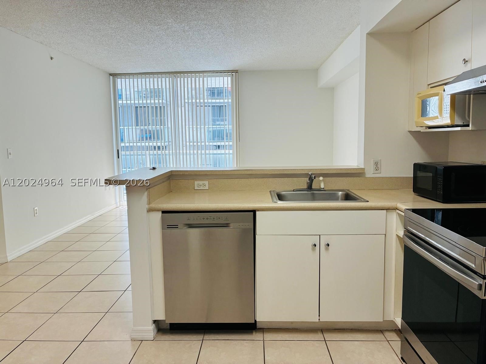 5085 NW 7th St 909, Miami FL 33126