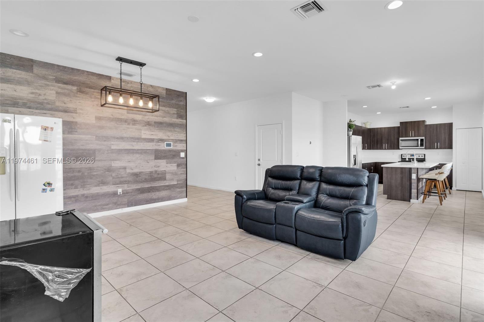 A H AT TURNPIKE SOUTH SEC - Residential