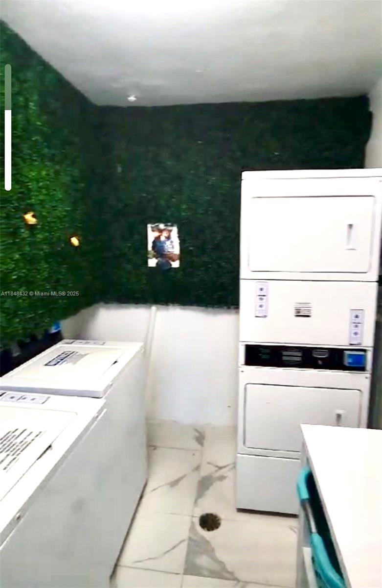 ISLE OF NORMANDY MIAMI VI - Residential Lease