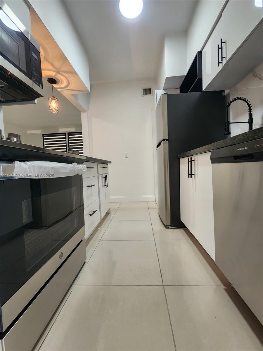 ISLE OF NORMANDY MIAMI VI - Residential Lease