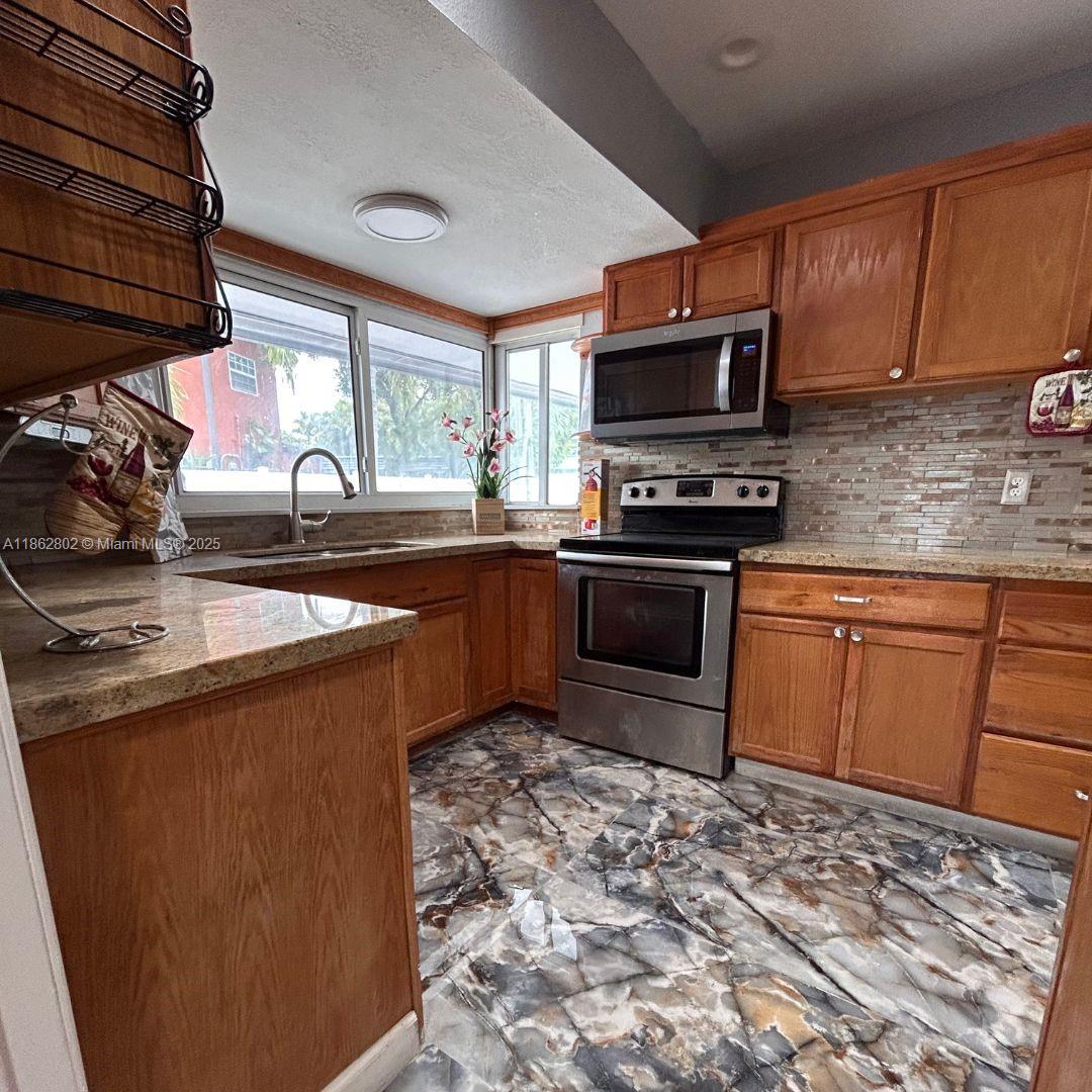 221 NE 24th St