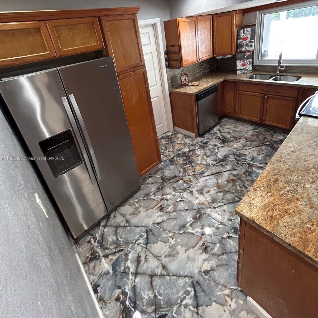 221 NE 24th St