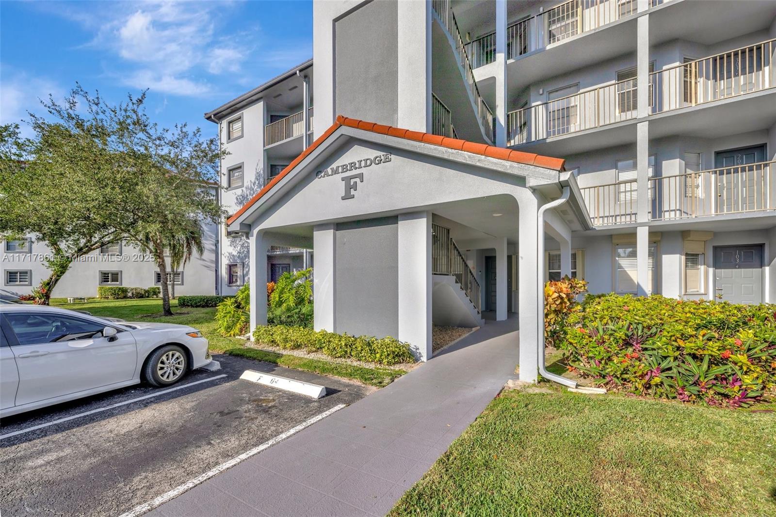 CAMBRIDGE AT CENTURY VILL - Residential