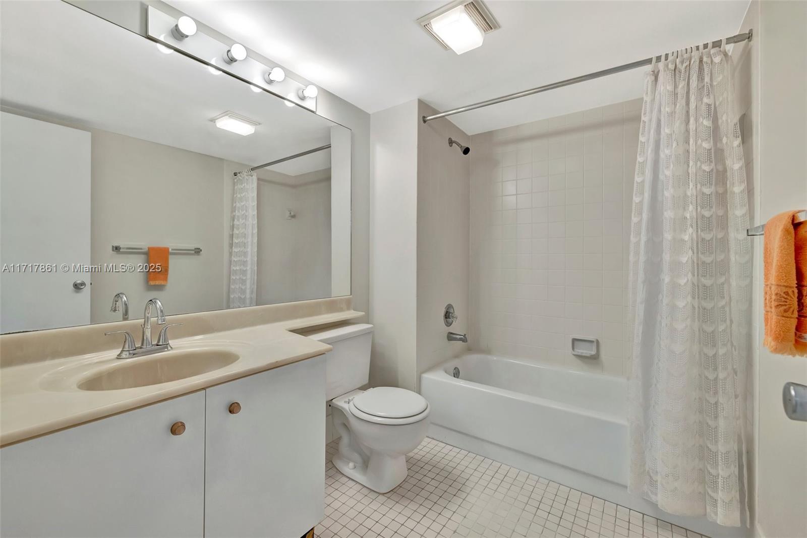 CAMBRIDGE AT CENTURY VILL - Residential