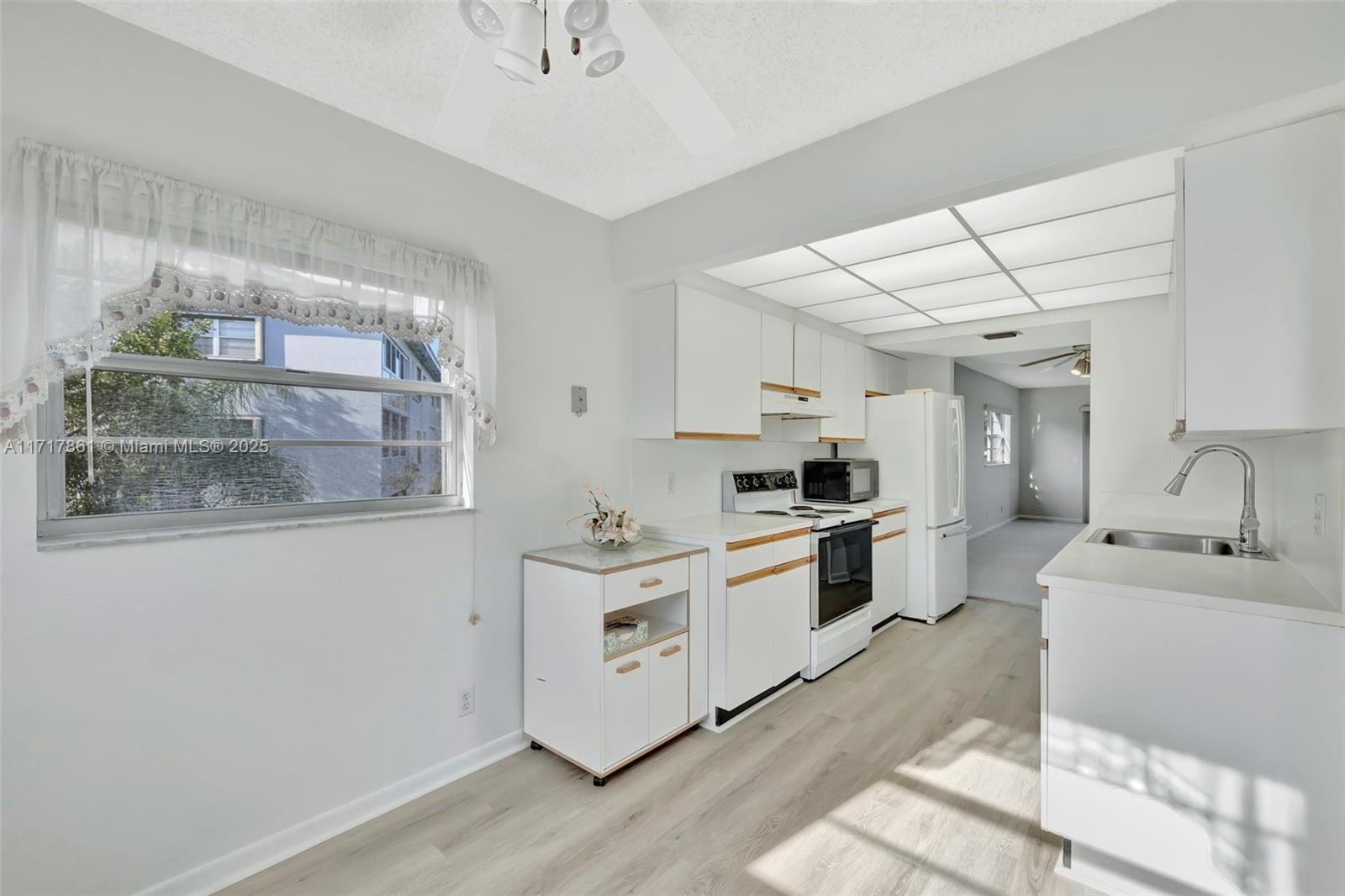 CAMBRIDGE AT CENTURY VILL - Residential