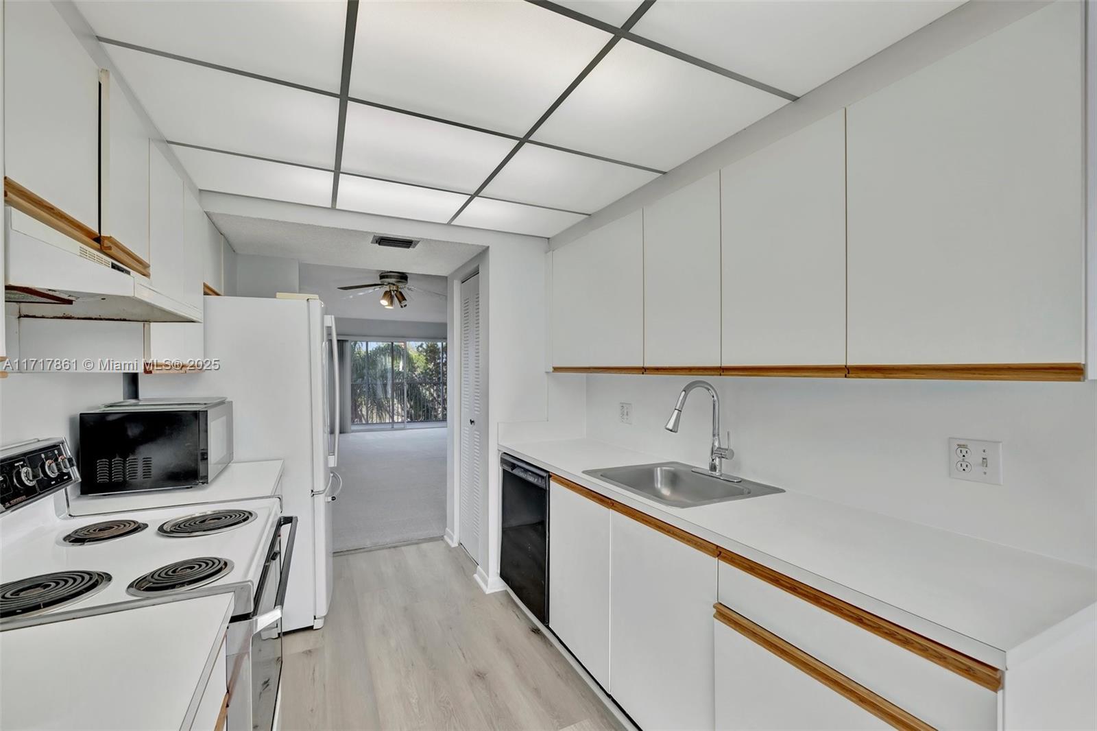 CAMBRIDGE AT CENTURY VILL - Residential