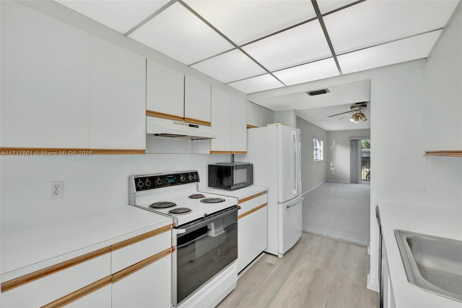 CAMBRIDGE AT CENTURY VILL - Residential